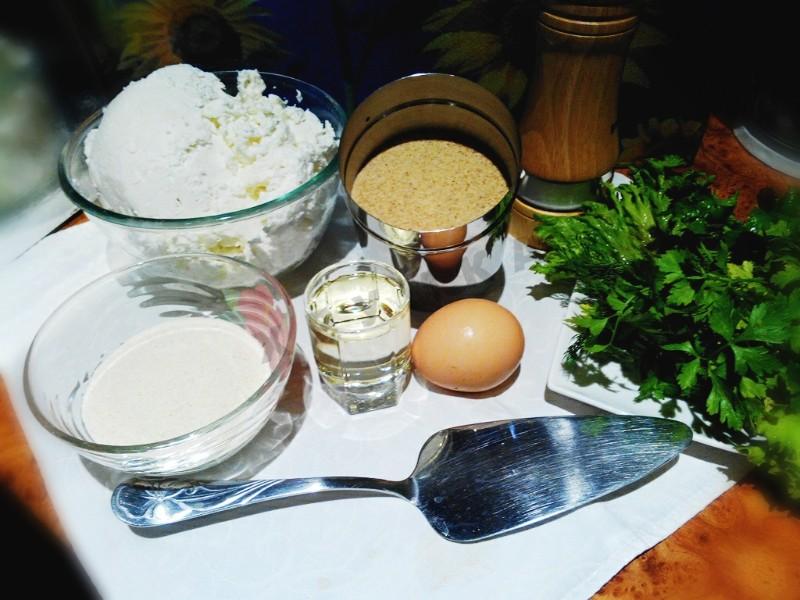 Шаг 1 приготовления Сырники с зеленью