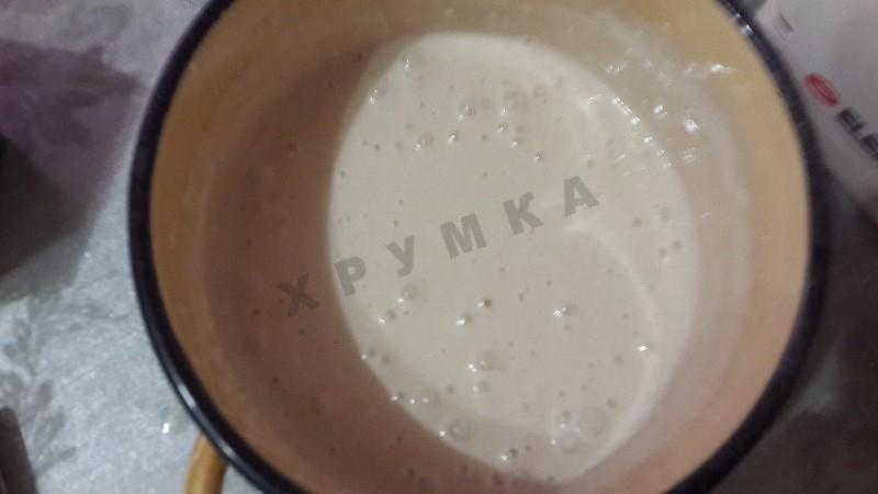 Шаг 6 приготовления Наливной пирог с белыми грибами и плавленым сыром