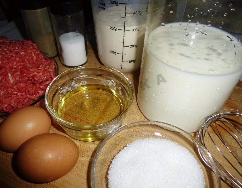Шаг 1 приготовления Блинчики на молоке с мясом
