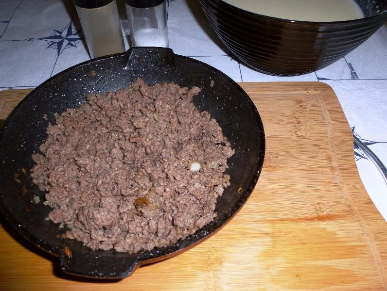 Шаг 10 приготовления Блинчики на молоке с мясом
