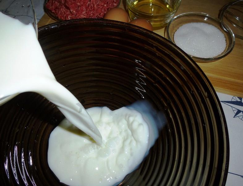 Шаг 3 приготовления Блинчики на молоке с мясом
