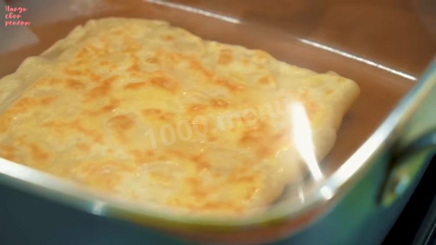 Шаг 16 приготовления Лепёшки с начинкой из твердого сыра на сковороде