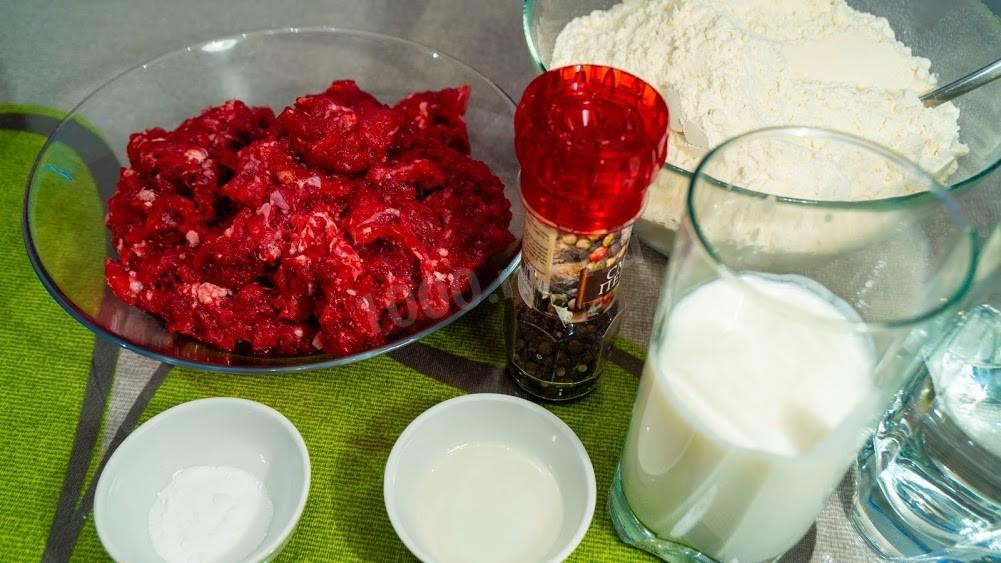Шаг 1 приготовления Кавказские хычины с говяжьим фаршем на кефире