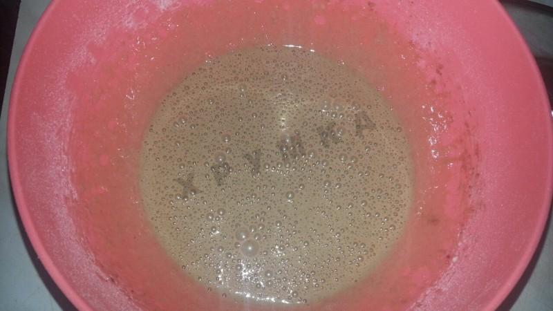 Шаг 3 приготовления Кексы из теста с шоколадом и какао в формочках