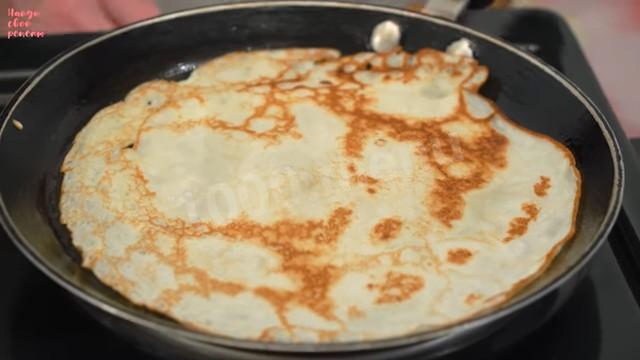 Шаг 14 приготовления Блины на молоке классические и яйцах