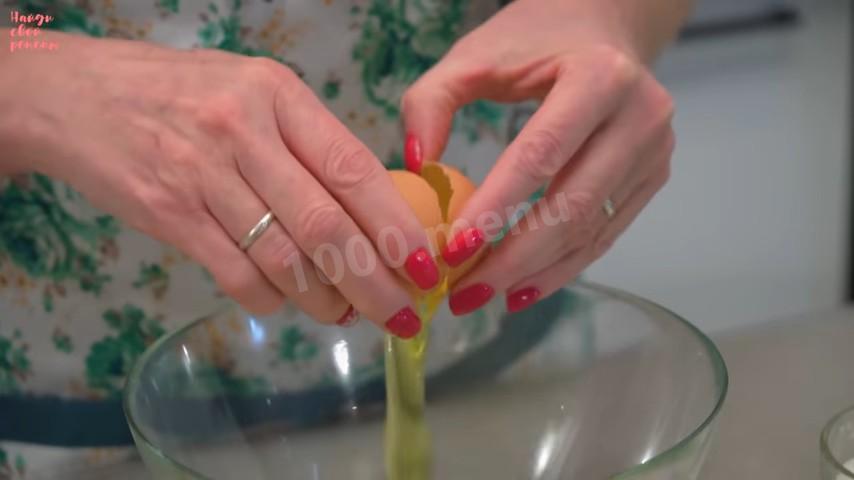 Шаг 2 приготовления Блины на молоке классические и яйцах