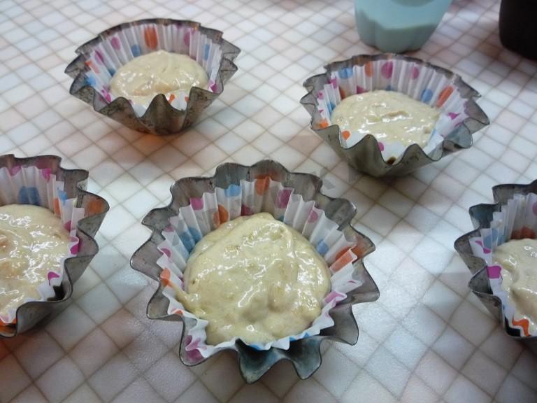 Шаг 5 приготовления Маффины на сливочном масле с бананами