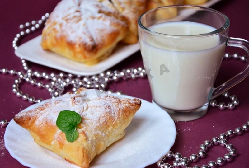 Шаг 10 приготовления Конвертики слоеные яблочные без яиц