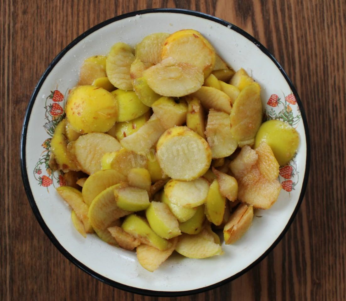 Шаг 7 приготовления Пирог с клюквой и яблоками