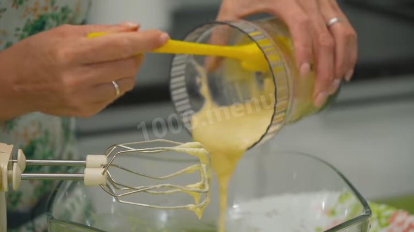 Шаг 12 приготовления Элитный банановый пирог с лимонной заливкой