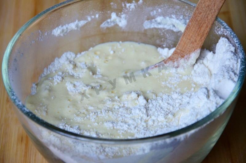 Шаг 4 приготовления Маффины на кефире с начинкой из джема