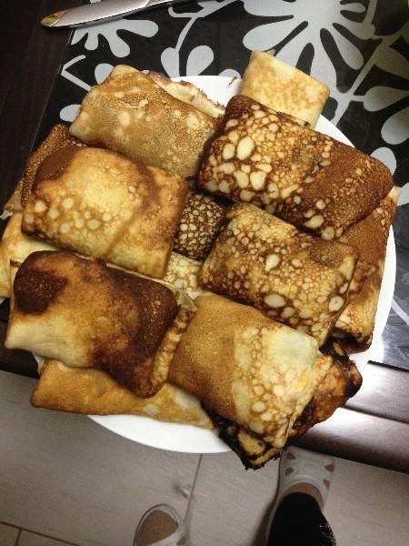 Шаг 7 приготовления Блинчики с бананами черносливом и орехами