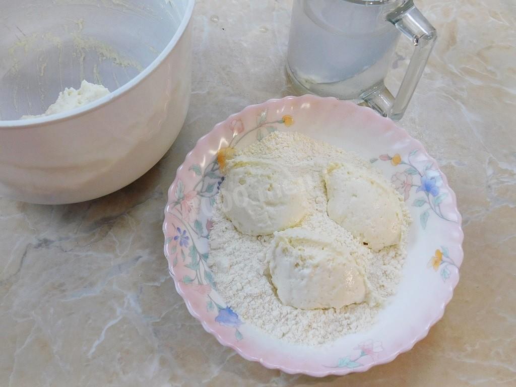 Шаг 4 приготовления Сырники с манкой и творогом жареные на сковороде