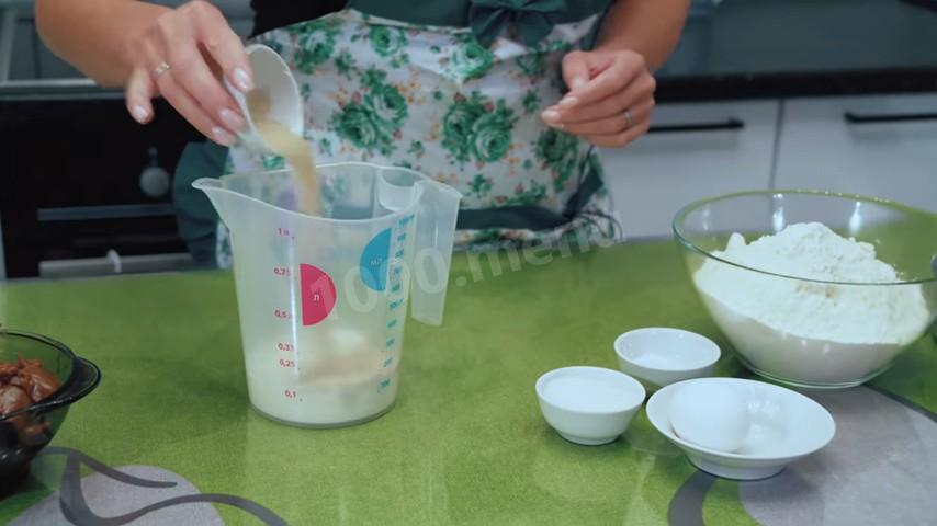 Шаг 1 приготовления Сахарные слойки с варёным сгущенным молоком