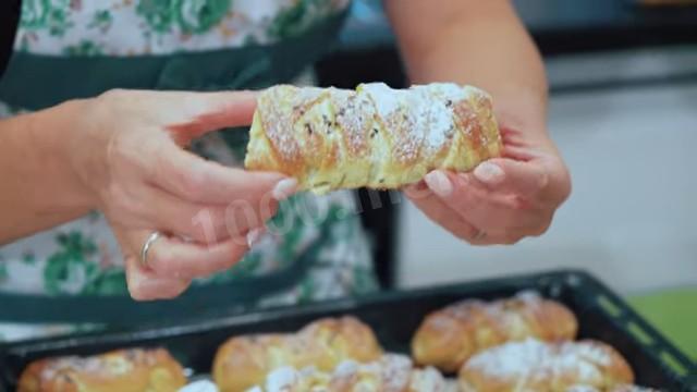 Шаг 25 приготовления Сахарные слойки с варёным сгущенным молоком