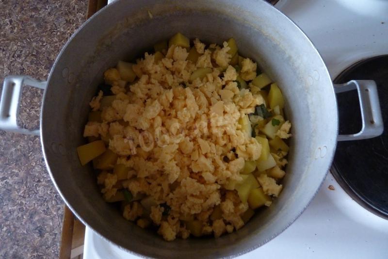 Шаг 3 приготовления Пирог с картофелем и сыром без яиц