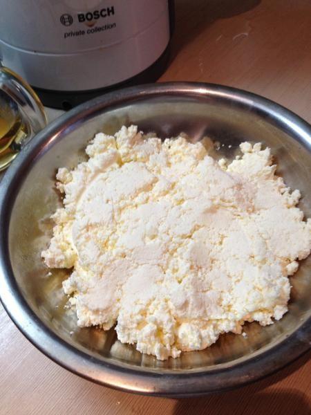 Шаг 1 приготовления Сырники с малиной
