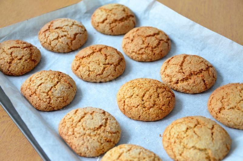 Шаг 10 приготовления Печенье Овсяное на сметане с медом и миндалем