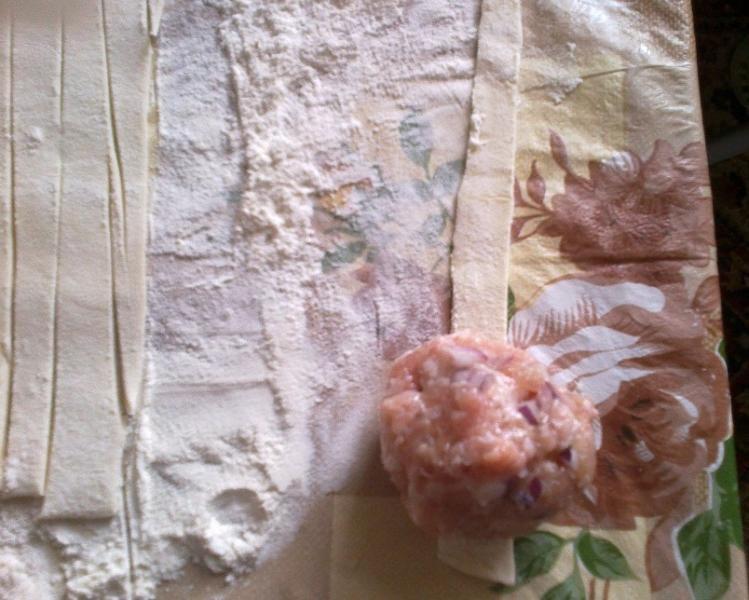 Шаг 8 приготовления Пирожки клубочки печеные в духовке с мясным фаршем