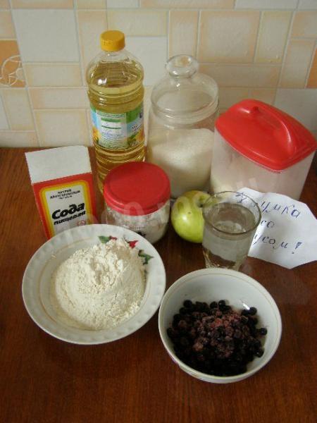 Шаг 1 приготовления Манник постный с ягодами на растительном масле