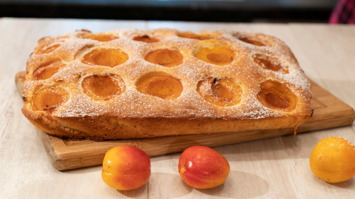Шаг 9 приготовления Вкусный фруктовый пирог с ванилью и абрикосами к чаю