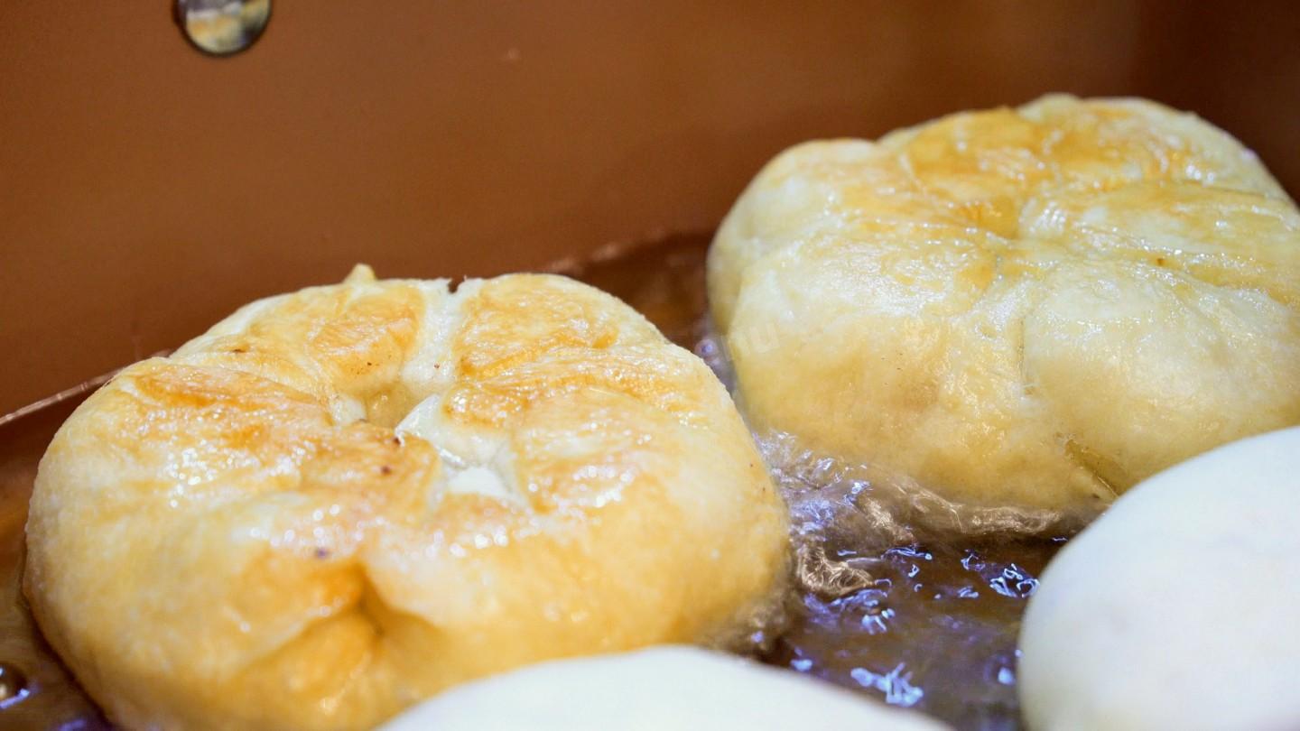 Шаг 11 приготовления Домашние беляши с сочной мясной начинкой