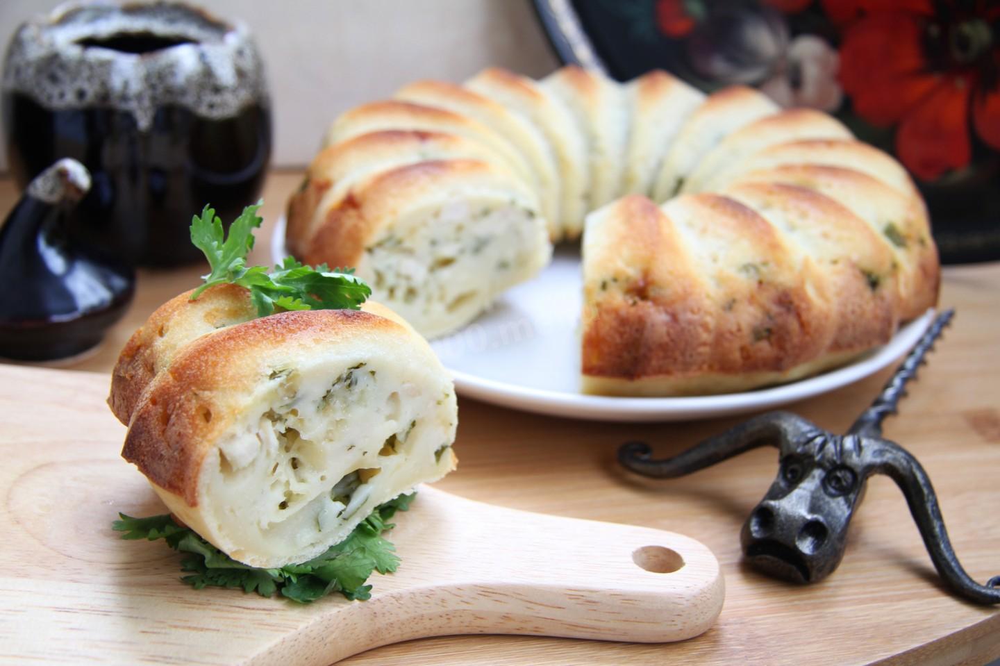 Обложка рецепта Заливной пирог с куриной грудкой и сыром