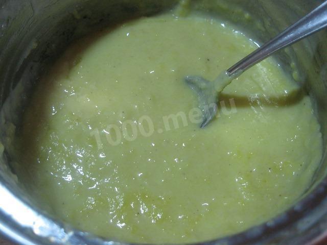 Шаг 9 приготовления Сметанный торт с ягодами