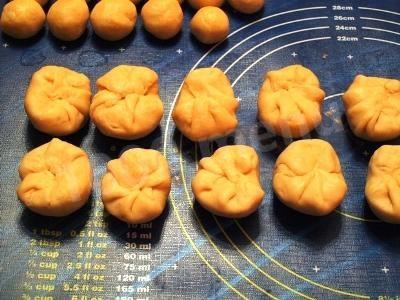 Шаг 3 приготовления Воздушные булочки с яблоками
