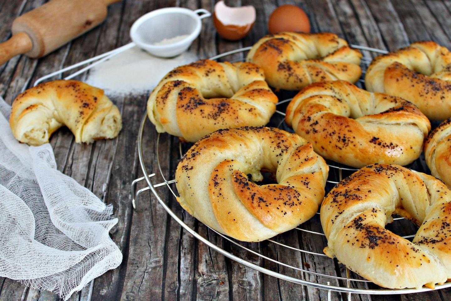 Обложка рецепта Калачи с сыром и маком