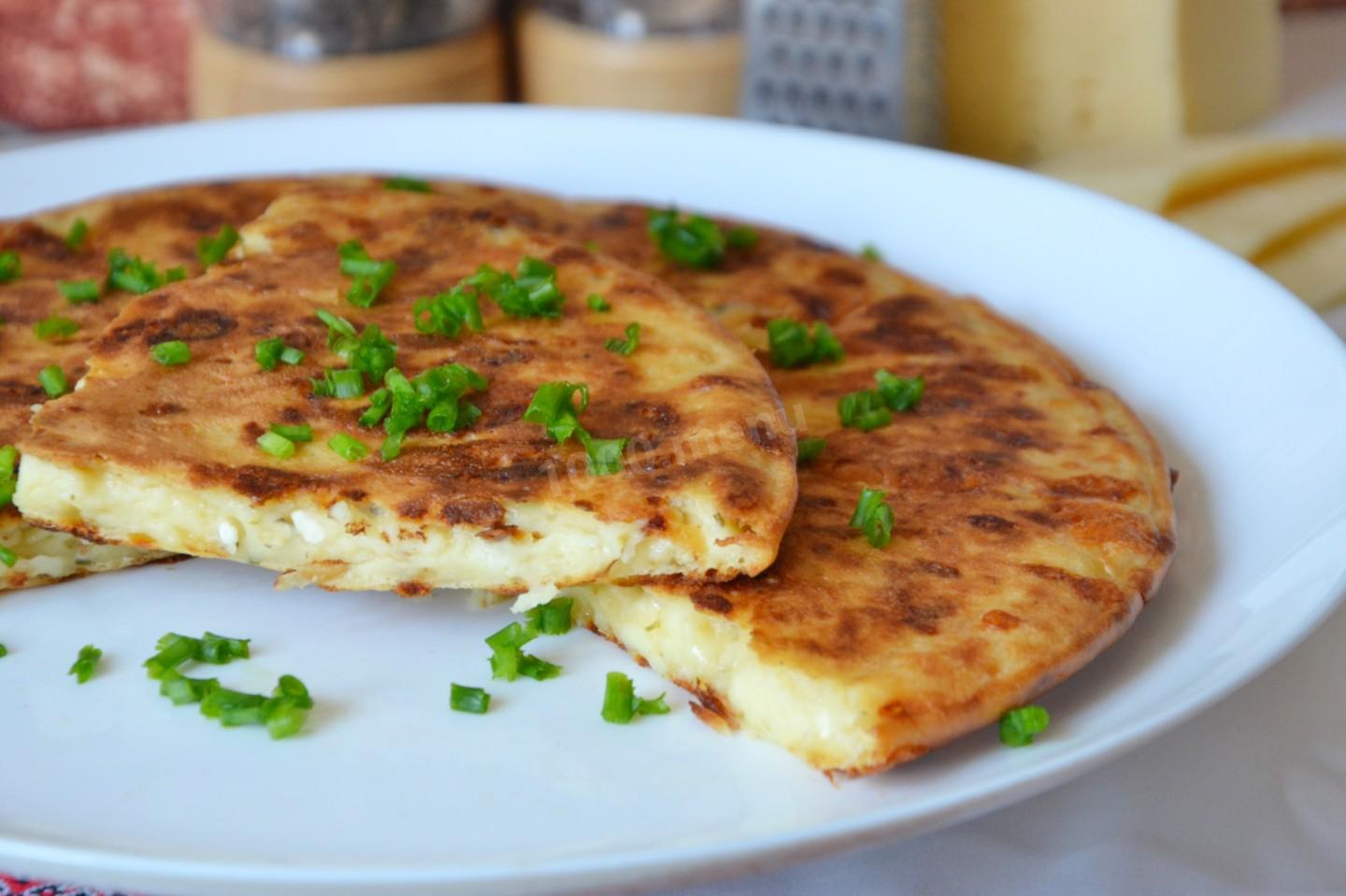 Шаг 11 приготовления Хачапури на рисовой муке на сковороде