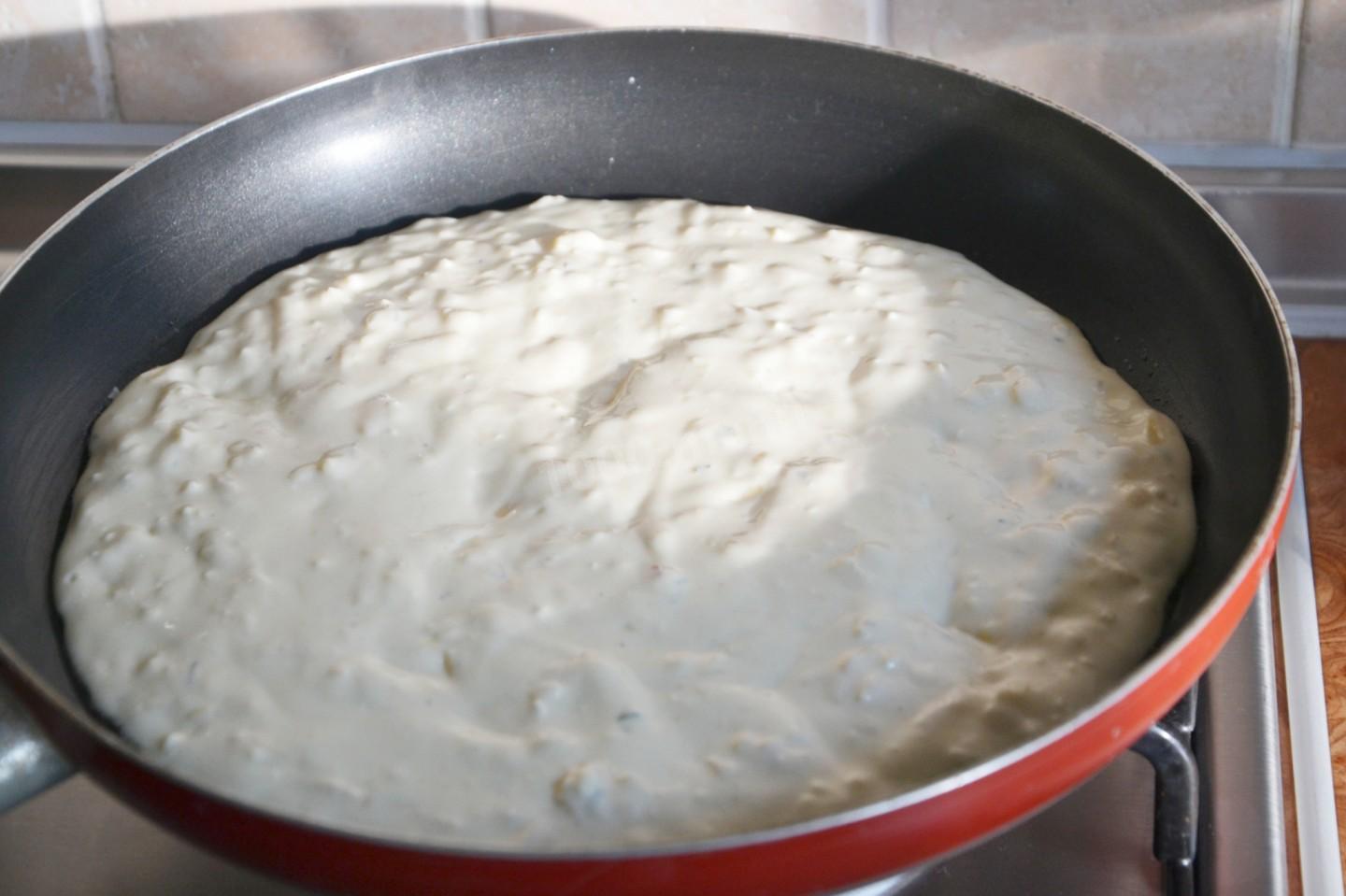 Шаг 7 приготовления Хачапури на рисовой муке на сковороде