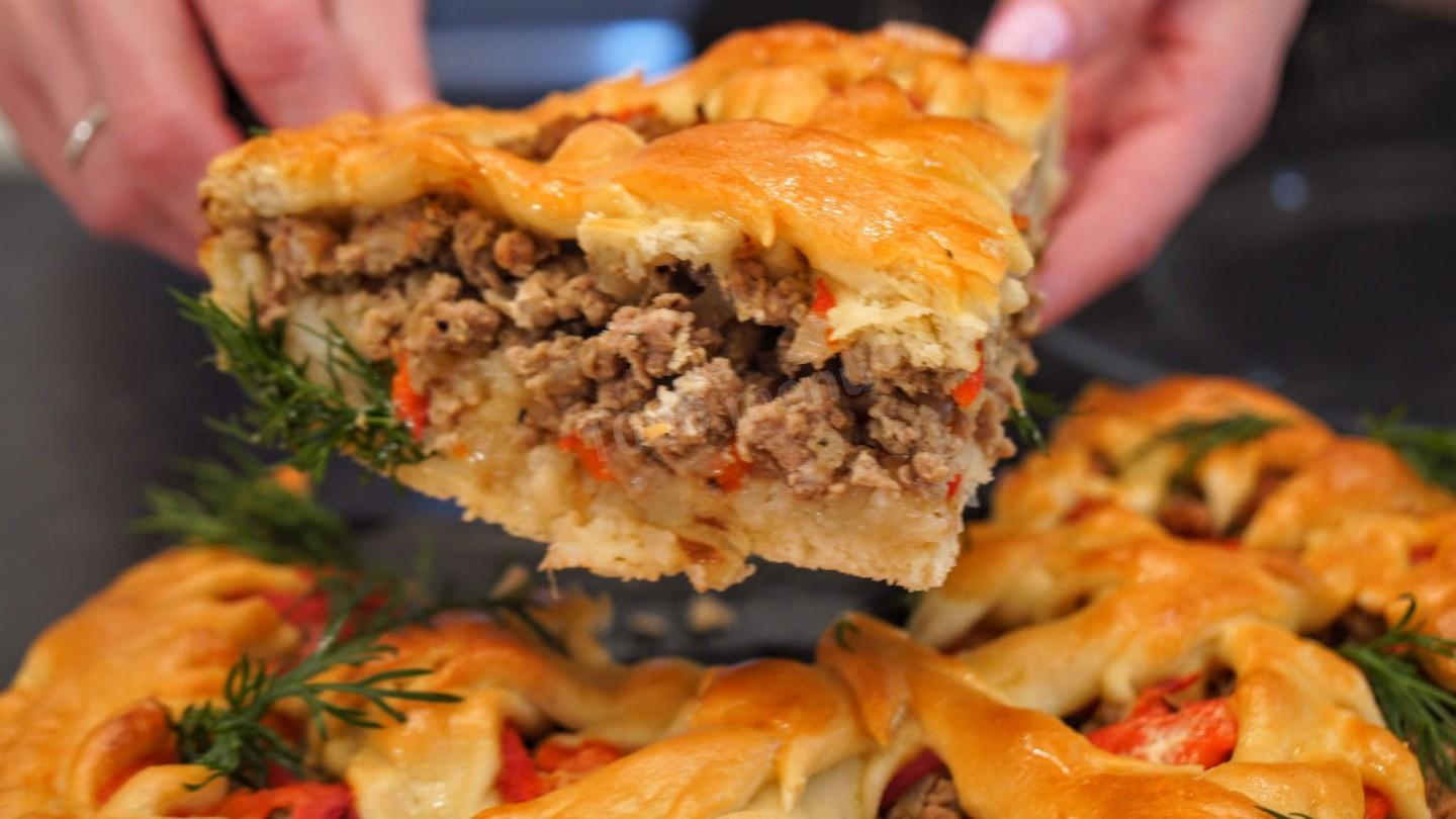 Шаг 11 приготовления Мясной пирог с рисом луком и болгарским перцем