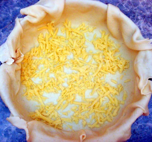 Шаг 10 приготовления Пирог с куриным филе, шампиньонами и сыром