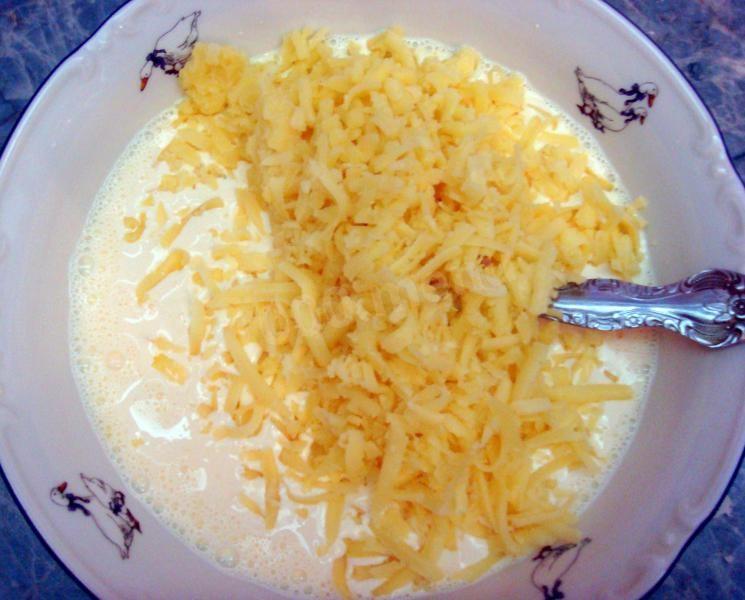 Шаг 13 приготовления Пирог с куриным филе, шампиньонами и сыром