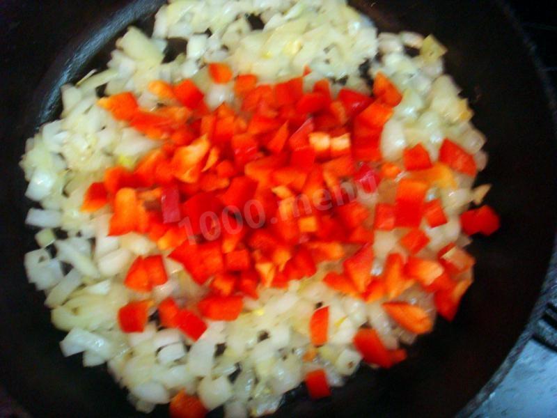 Шаг 3 приготовления Пирог с куриным филе, шампиньонами и сыром
