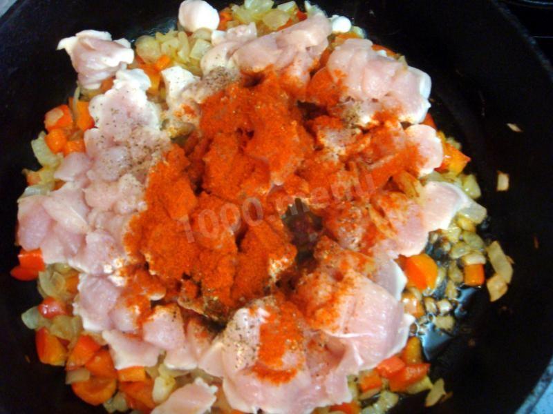 Шаг 6 приготовления Пирог с куриным филе, шампиньонами и сыром
