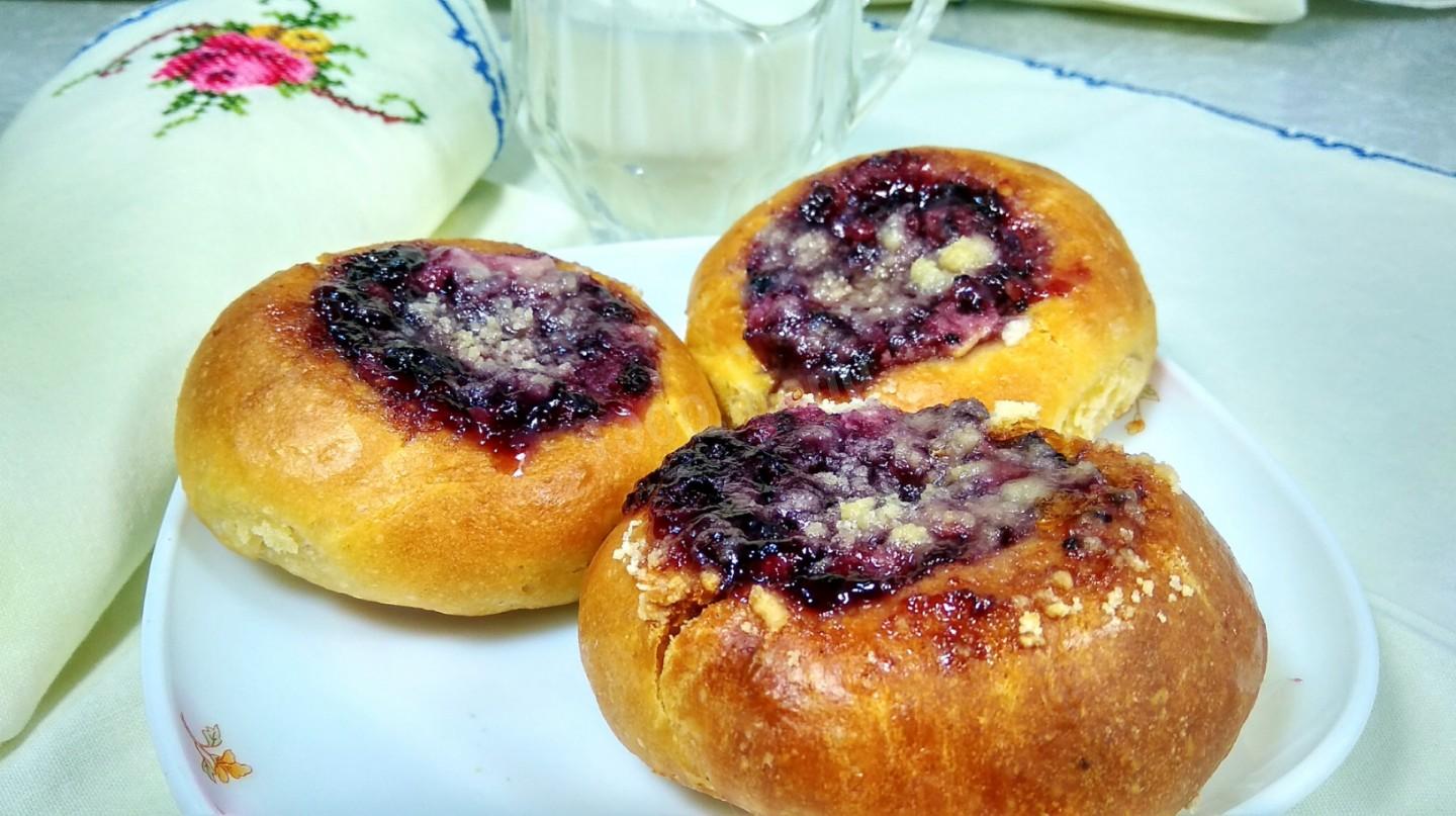 Шаг 14 приготовления Ватрушки с творогом и джемом