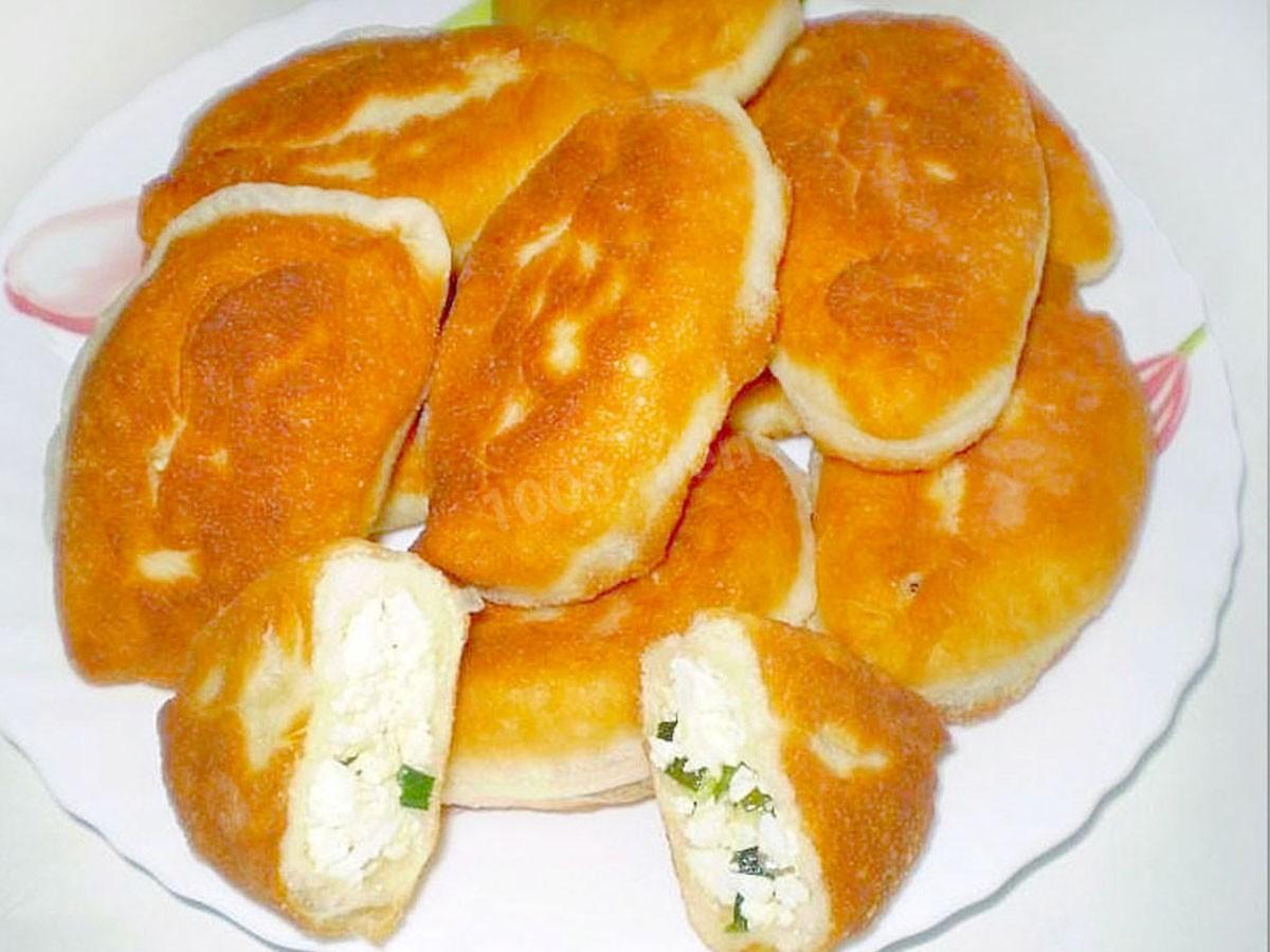 Обложка рецепта Пирожки дрожжевые жареные с яично-луковой начинкой