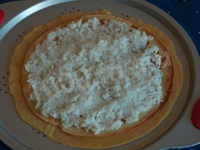 Шаг 4 приготовления Курник из блинов куриный и грибной