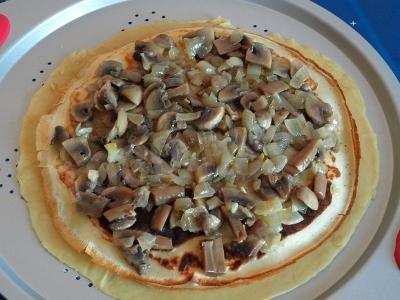 Шаг 5 приготовления Курник из блинов куриный и грибной