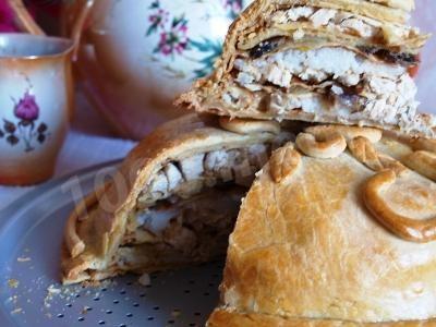 Шаг 9 приготовления Курник из блинов куриный и грибной