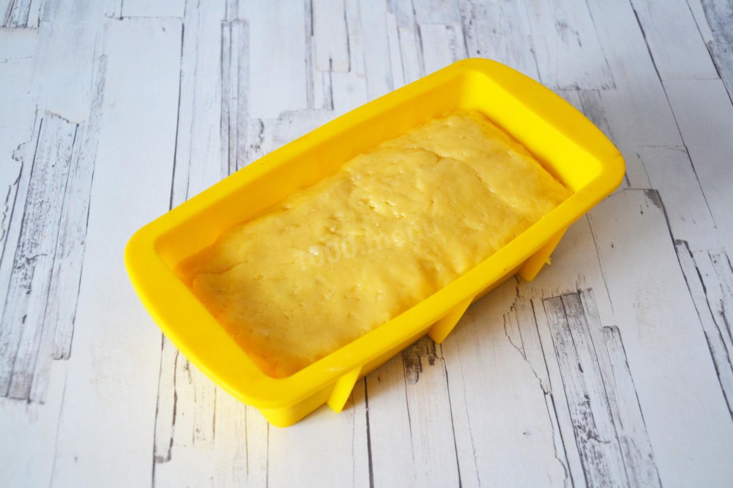 Шаг 10 приготовления Кокосовый кекс с ананасом и вяленой клюквой
