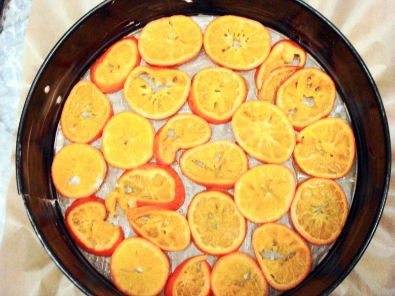 Шаг 23 приготовления Татэн с мандаринами