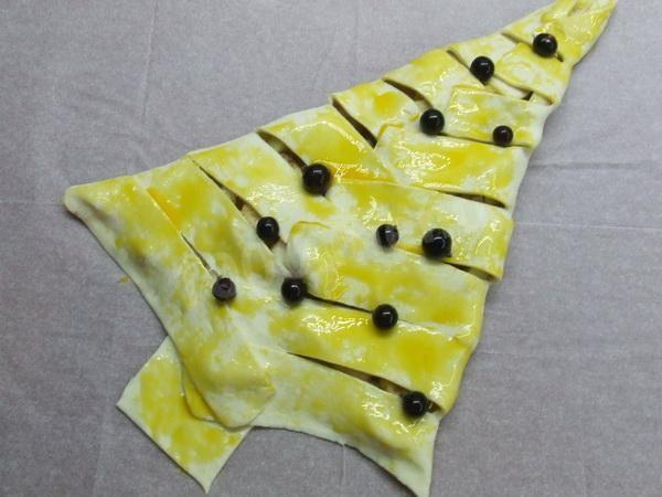 Шаг 8 приготовления Слойка с яблоками Елочка