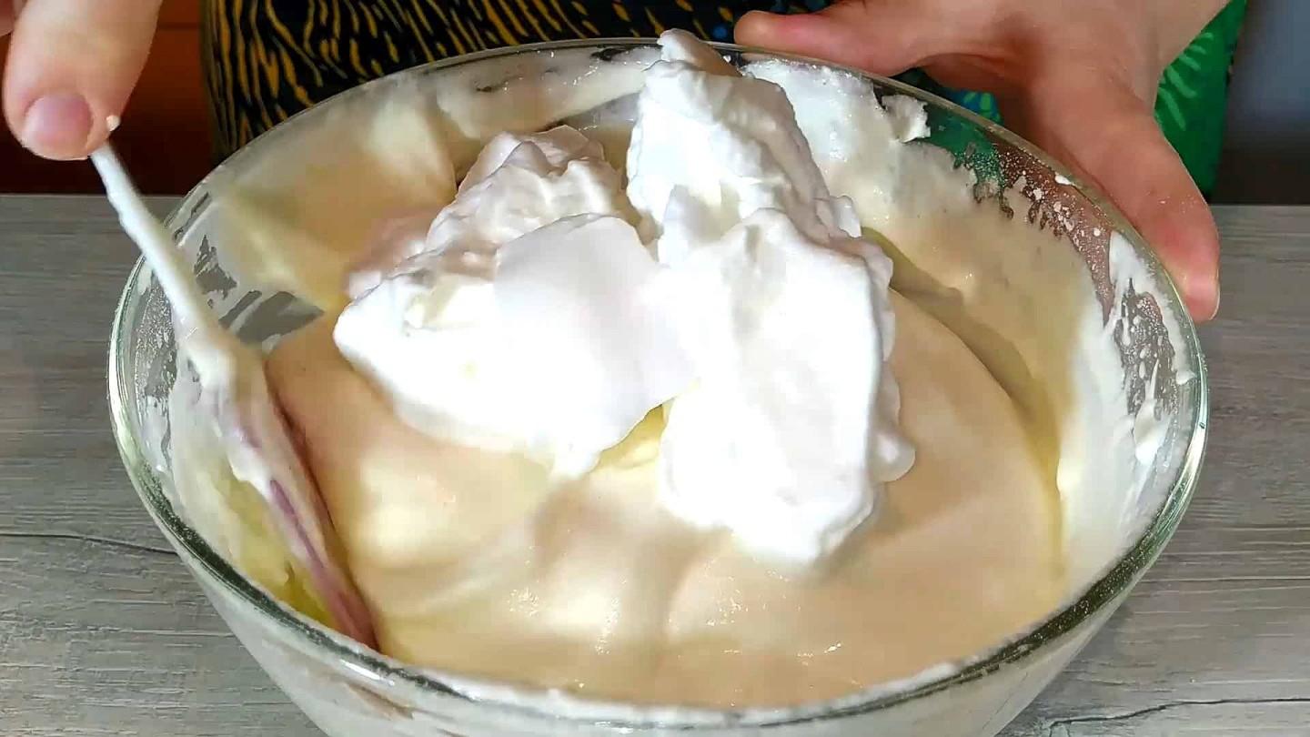 Шаг 4 приготовления Сказочный рулет Полено