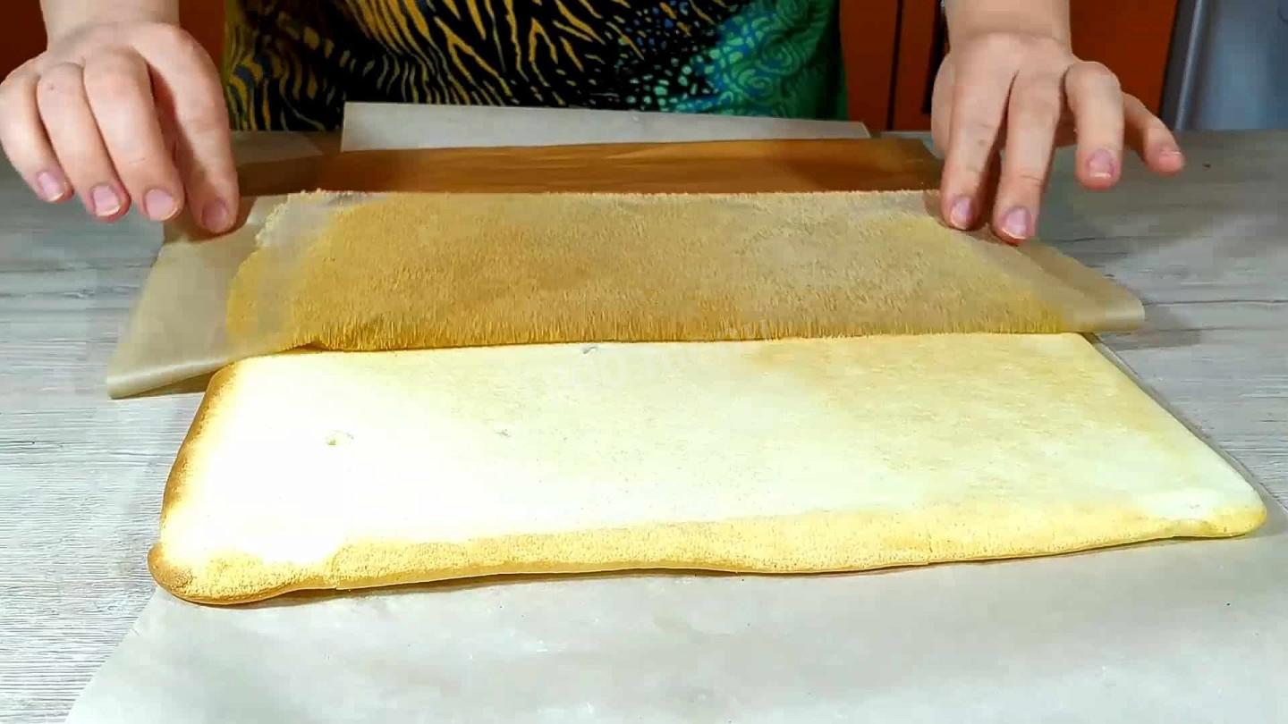 Шаг 6 приготовления Сказочный рулет Полено