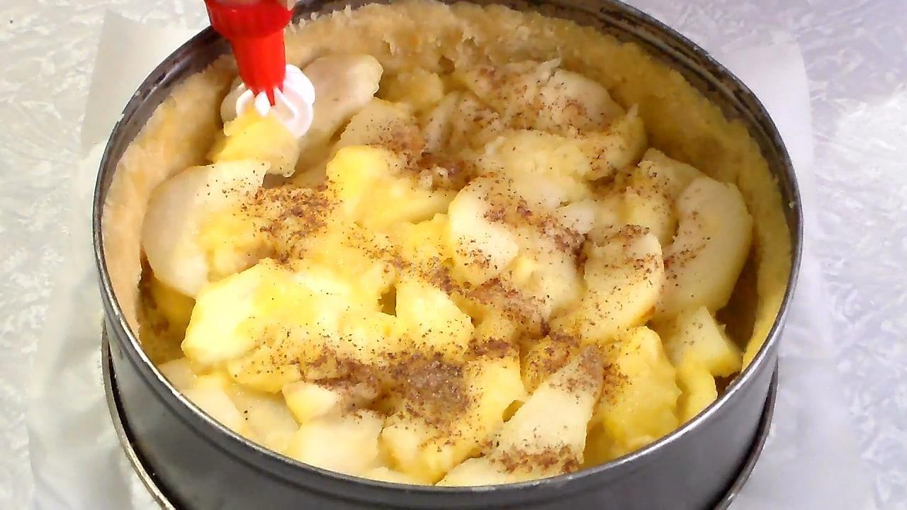 Шаг 11 приготовления Нежный фруктовый пирог с меренгой