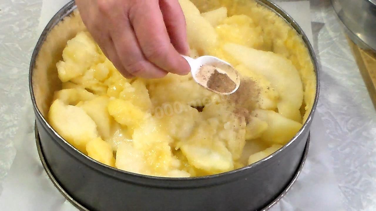Шаг 8 приготовления Нежный фруктовый пирог с меренгой