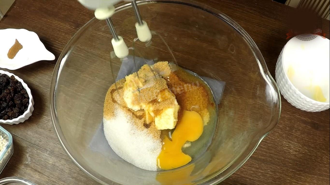 Шаг 2 приготовления Овсяное печенье с изюмом и шоколадом